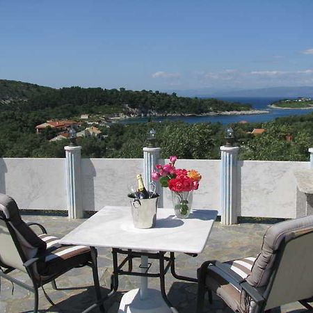 Paco'S Resort Gaios Bagian luar foto
