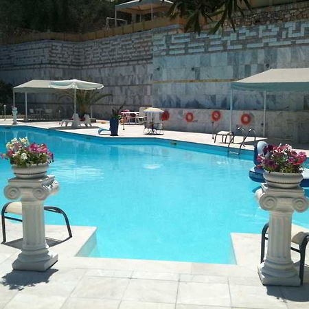 Paco'S Resort Gaios Bagian luar foto
